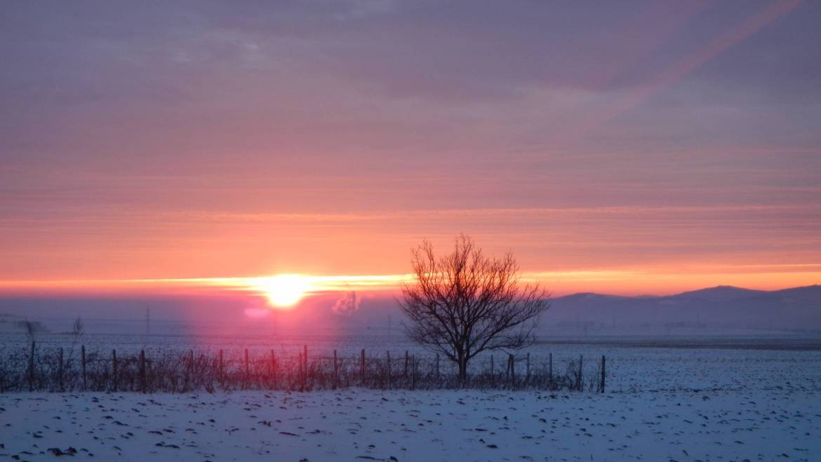 tic, tac,… tic, tac!… cu bunăvoința Lui Dumnezeu, pentru ULTIMA oară din acest an se dădea în spectacol RĂSĂRITUL… tic, tac,… tic, tac!